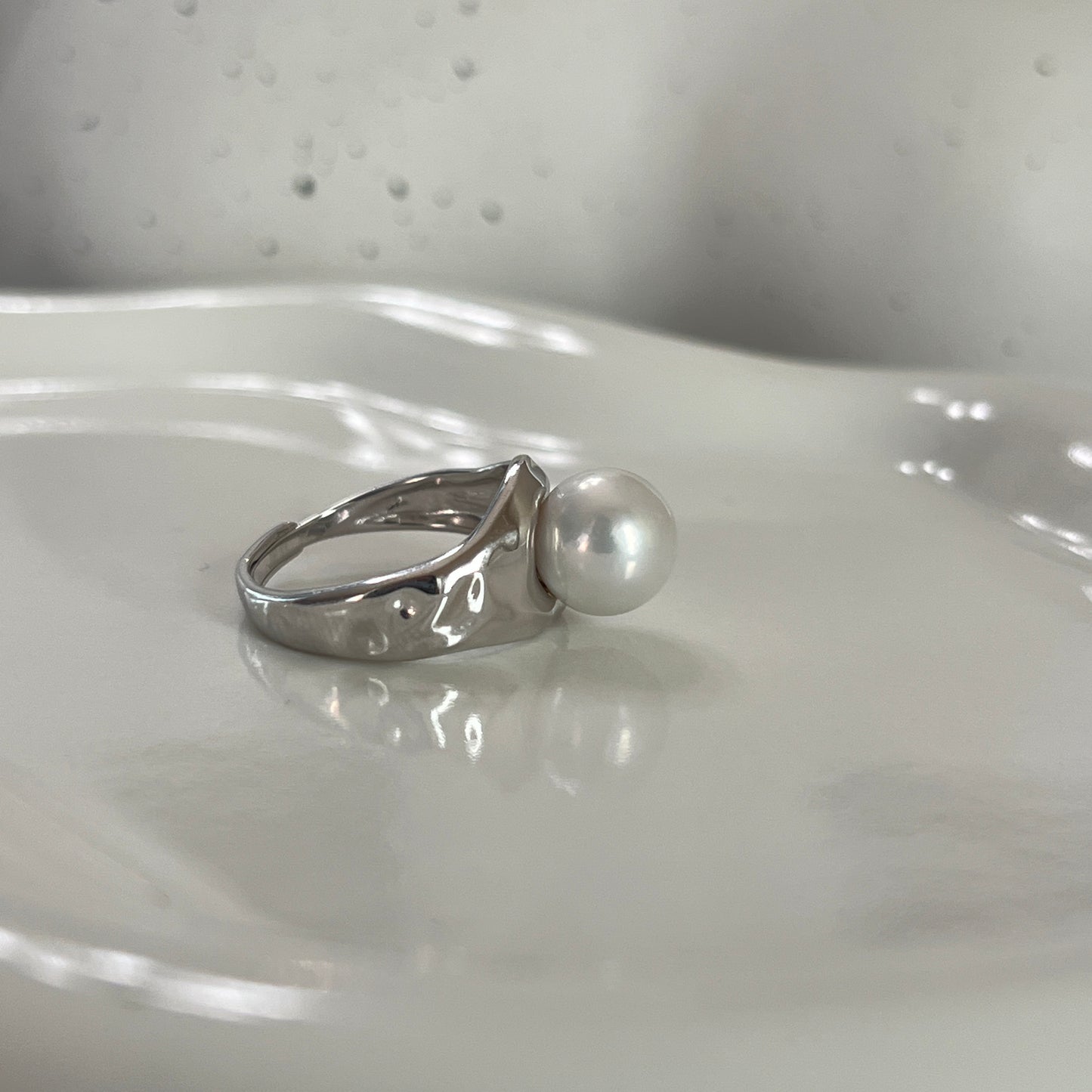 Modern simple 9-10mm Freshwater Edison pearl ring