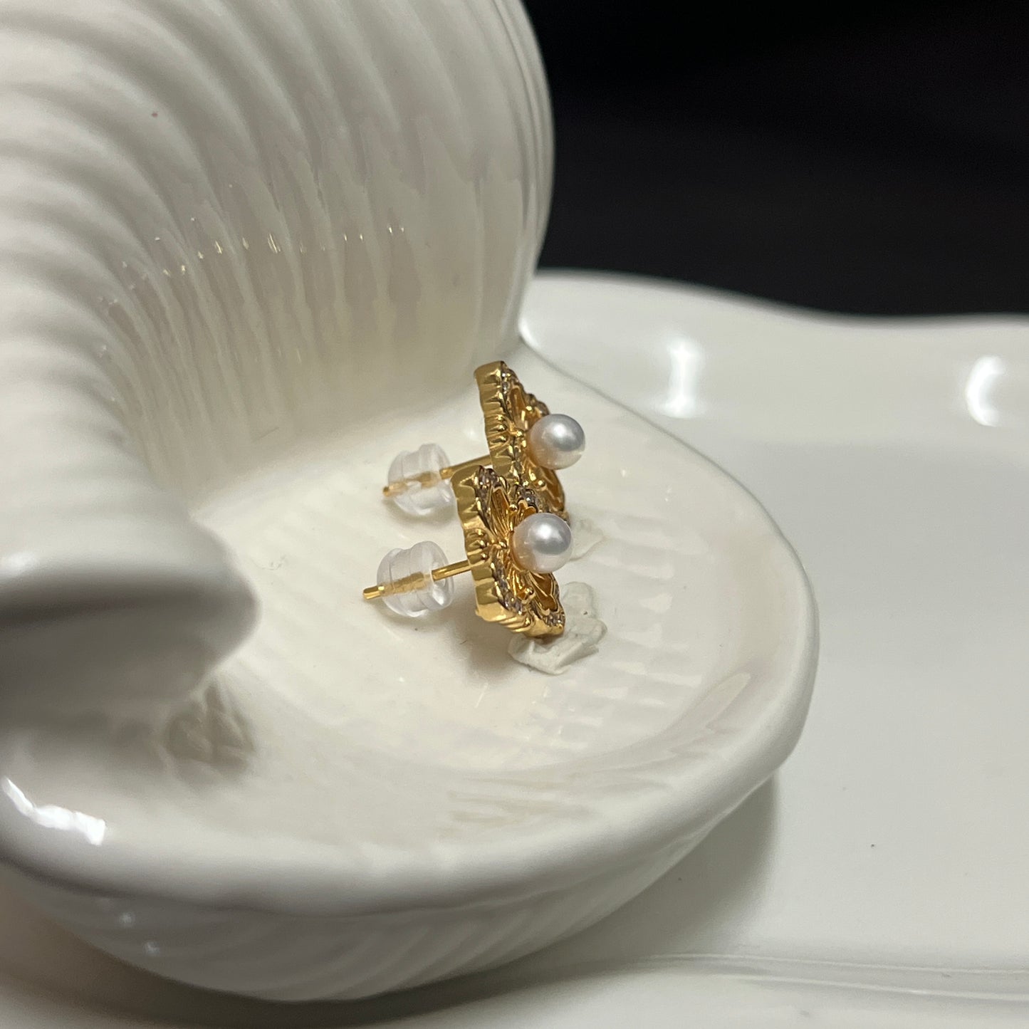 Luxury golden floral Earring with white freshwater pearl 4-5mm s925