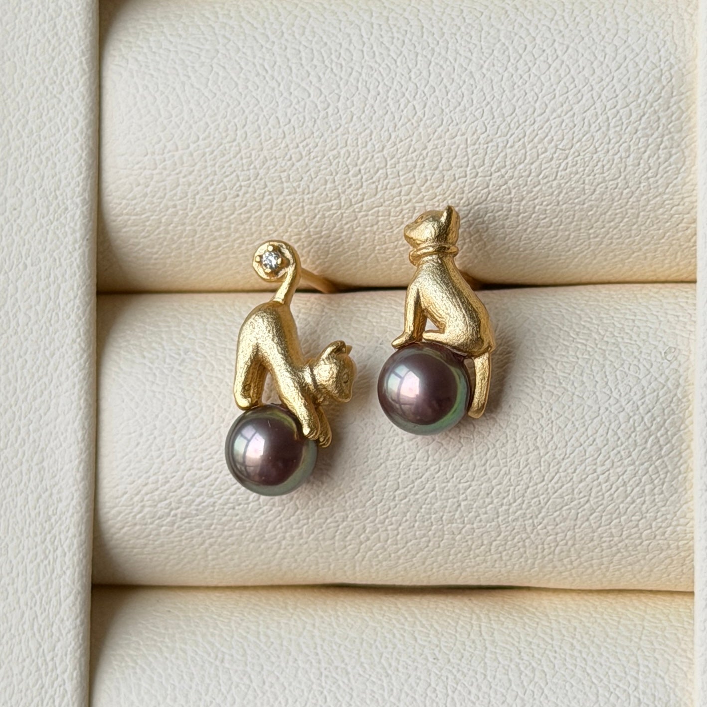 Super cute Kittie Earring studs Matte finish Japanese made s925 Top grade purple pearl 6mm