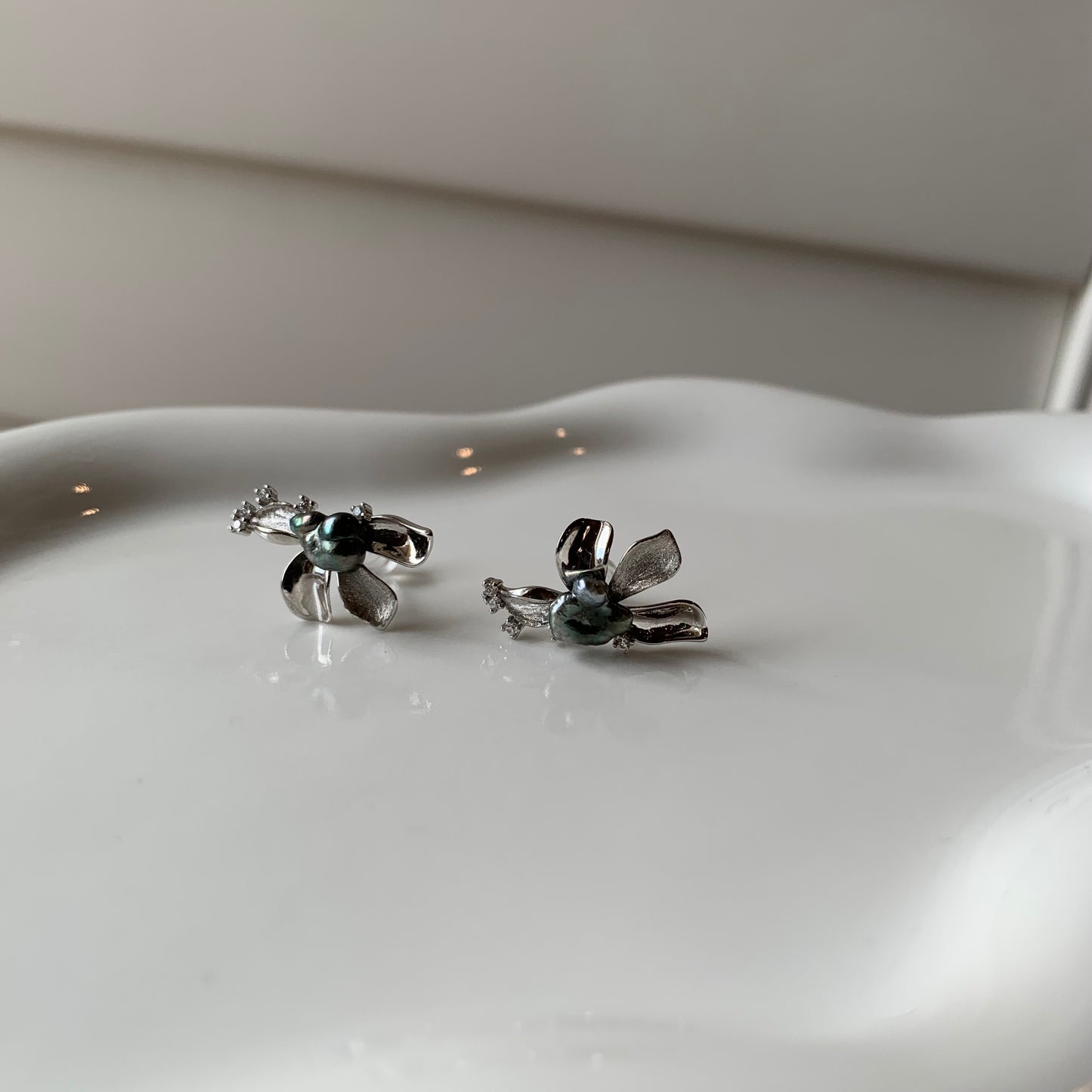 Black Tahitian Keshi Floral earring studs s925