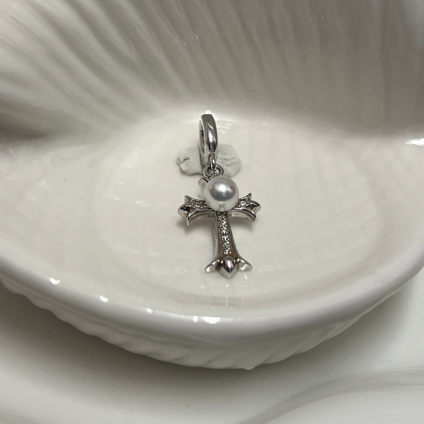 Cool and trendy cross freshwater pearl detachable pendant s925