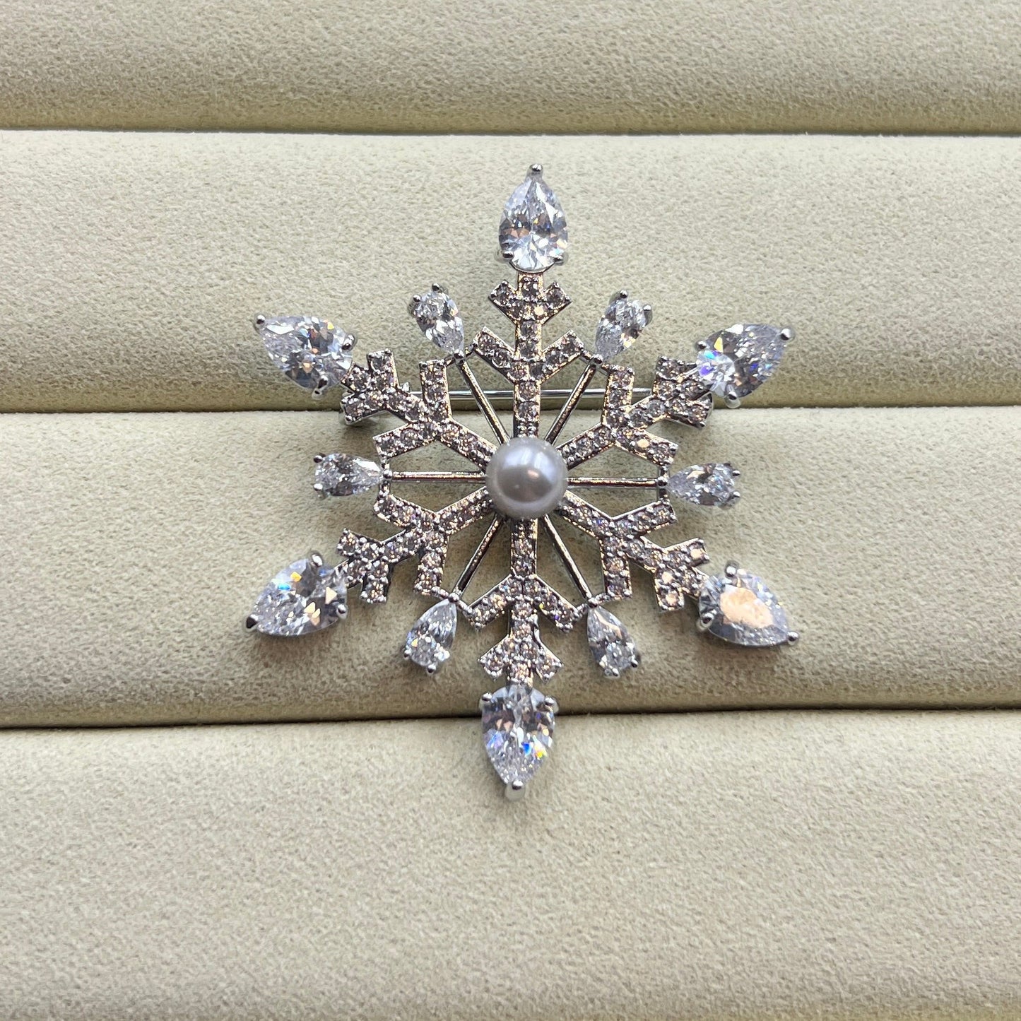 Snowflake Brooch Madama Akoya Pearl