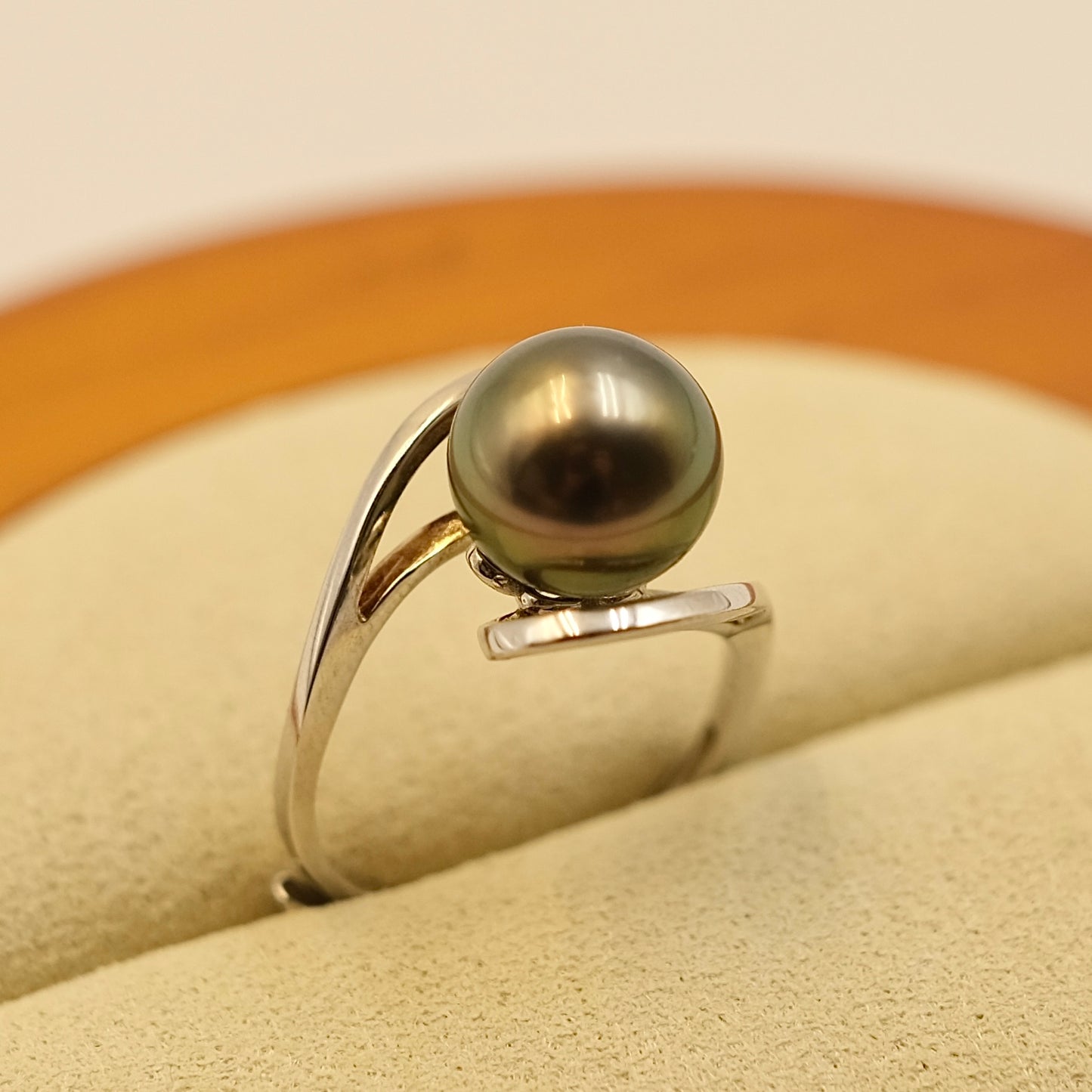 Black Tahitian Pearl with timeless ring band s925