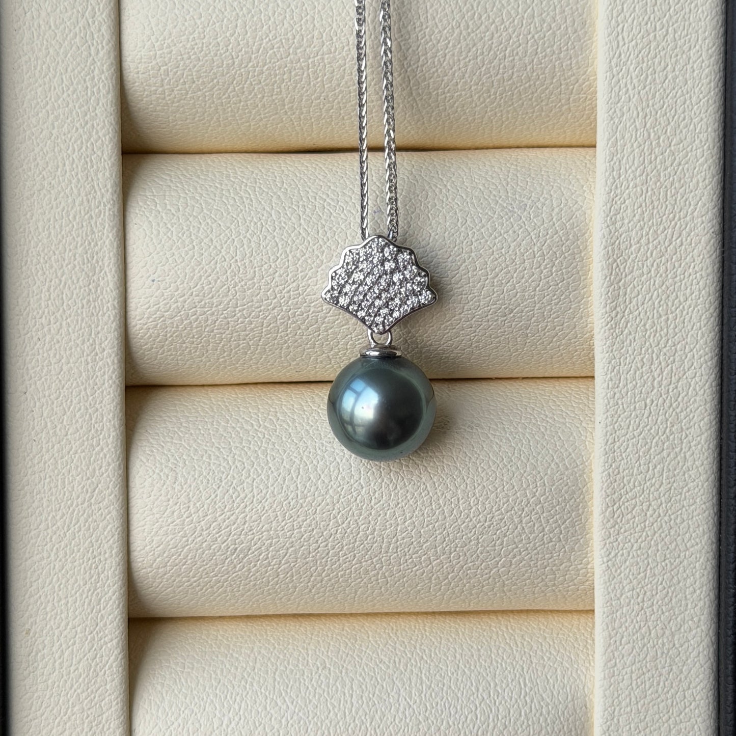 Delicate shell style Black Tahitian s925 necklace s925 9-10mm