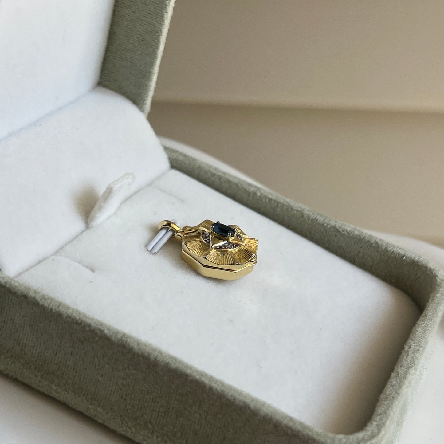 Cute Blue gemstone golden pendant s925 box design vintage style