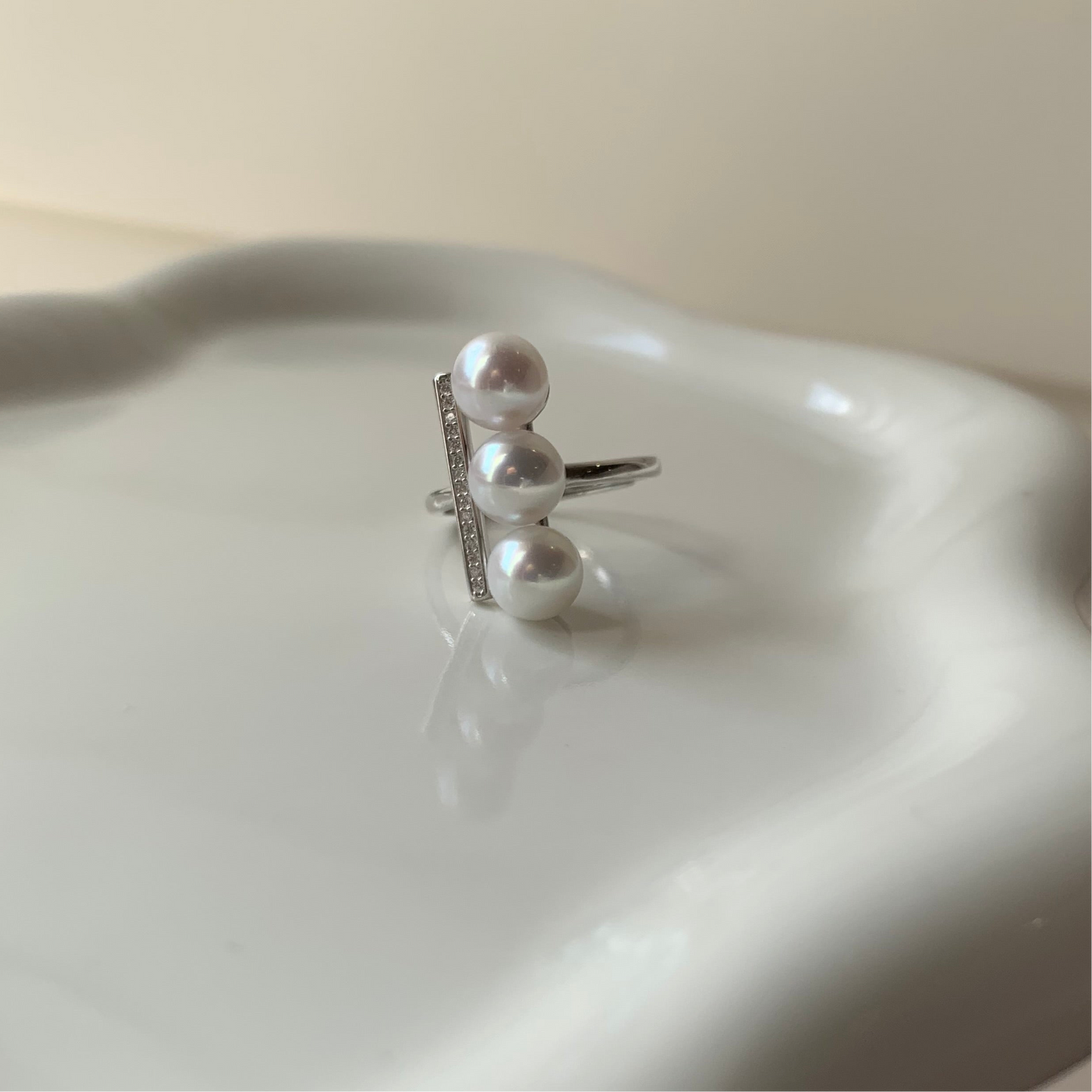 Three Freshwater AK pearl Balance style ring s925 Luxury