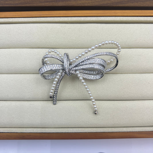 Bowtie Handmade pearl brooch luxury dainty