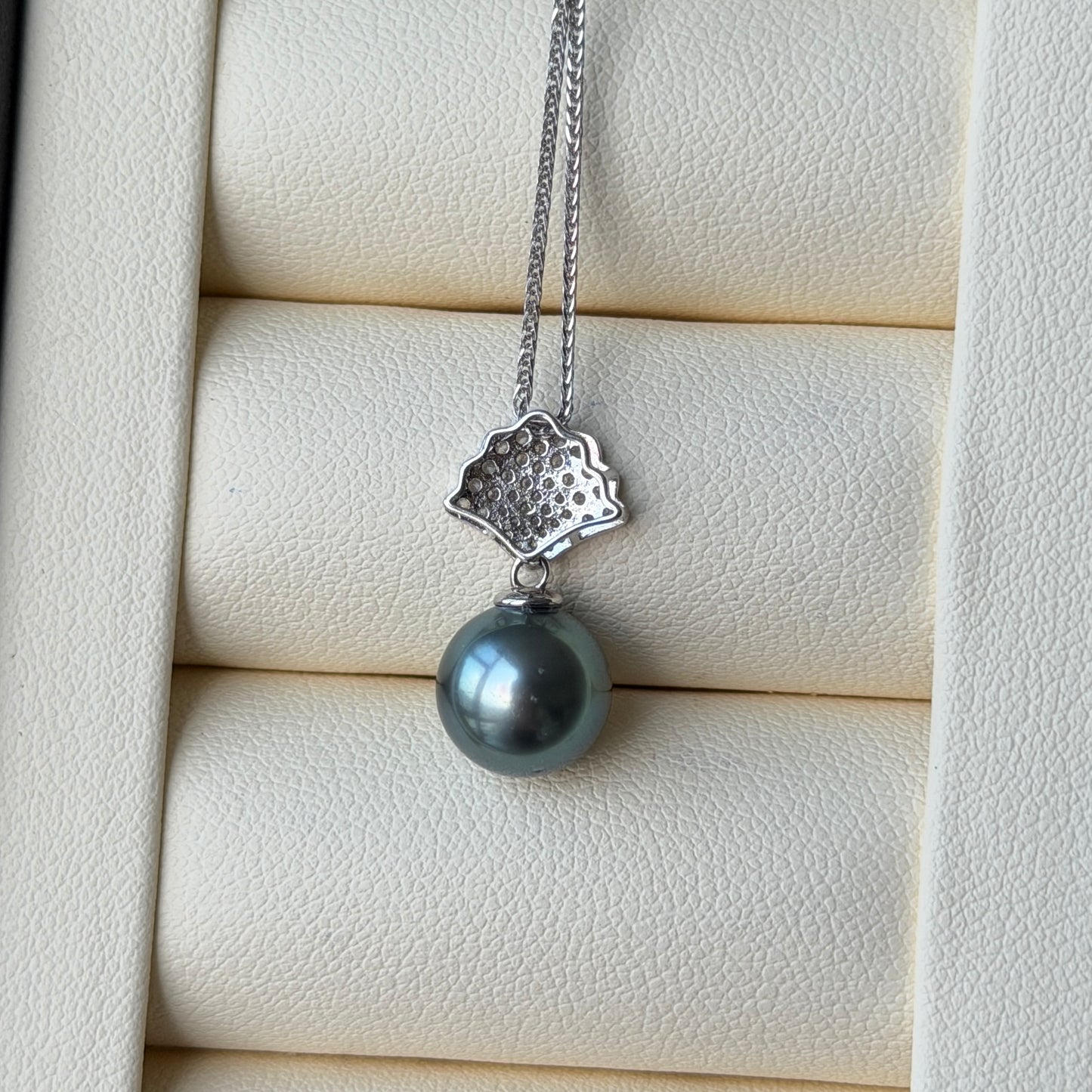Delicate shell style Black Tahitian s925 necklace s925 9-10mm