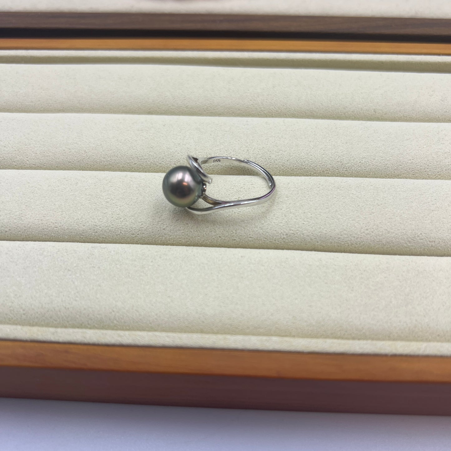 Black Tahitian ring modern 9.5mm s925