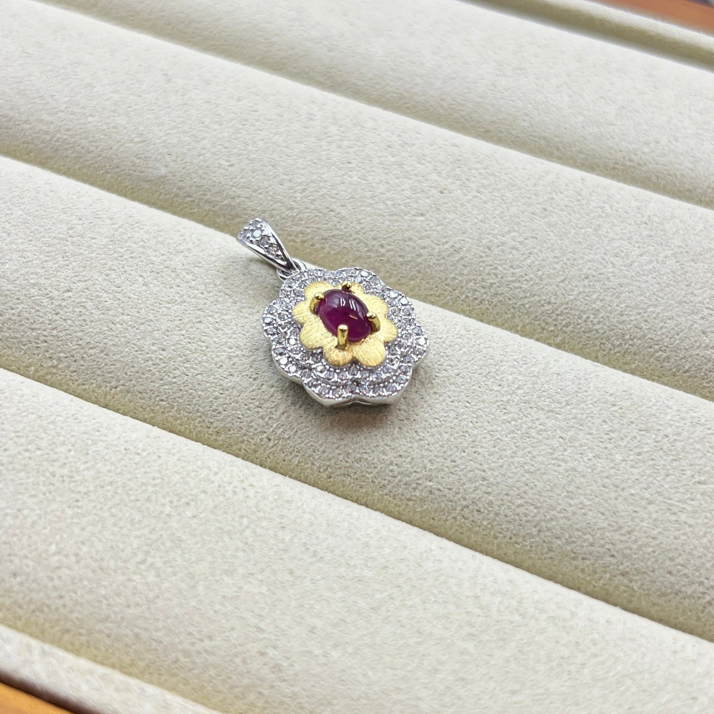 Ruby pendant s925
