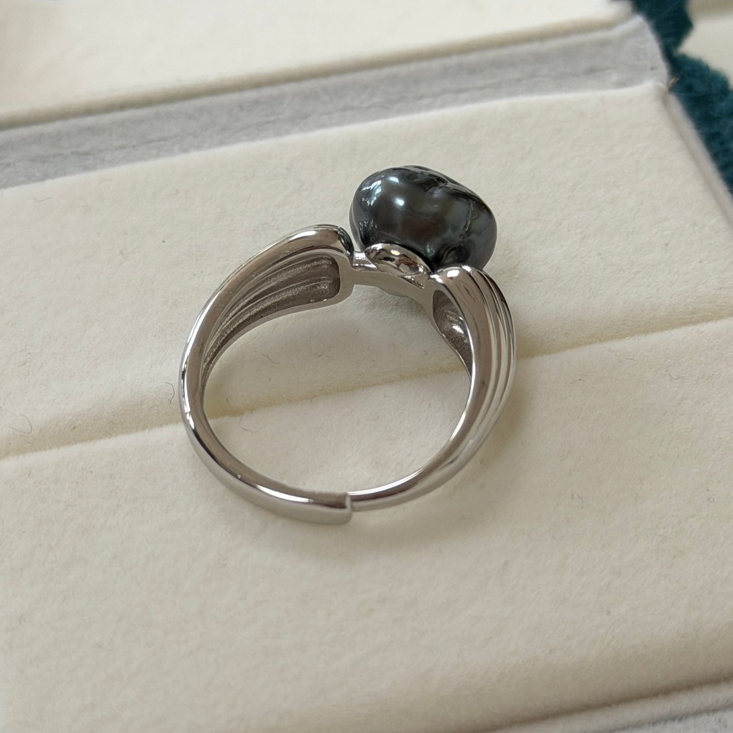 Black Tahitian Huge Keshi ring s925